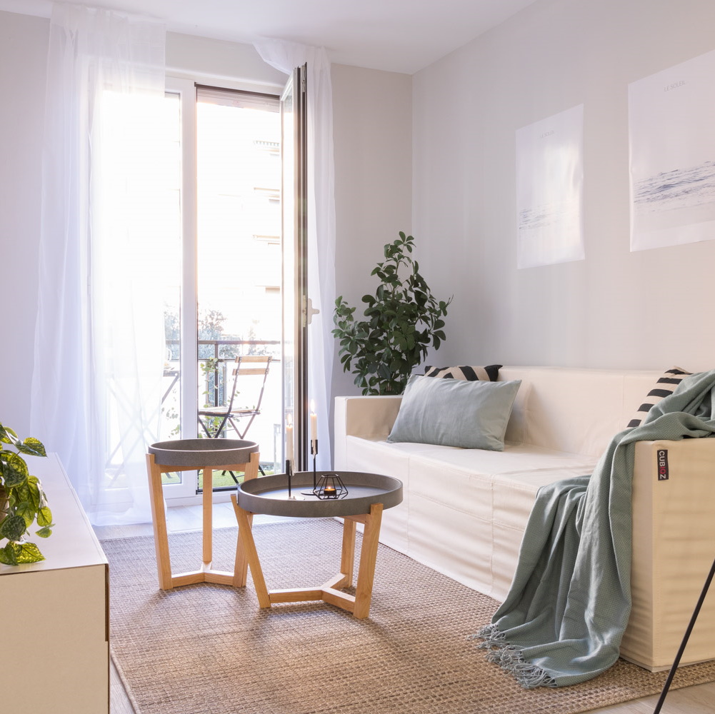 Decorar con muebles de cartón para vender piso en Logroño